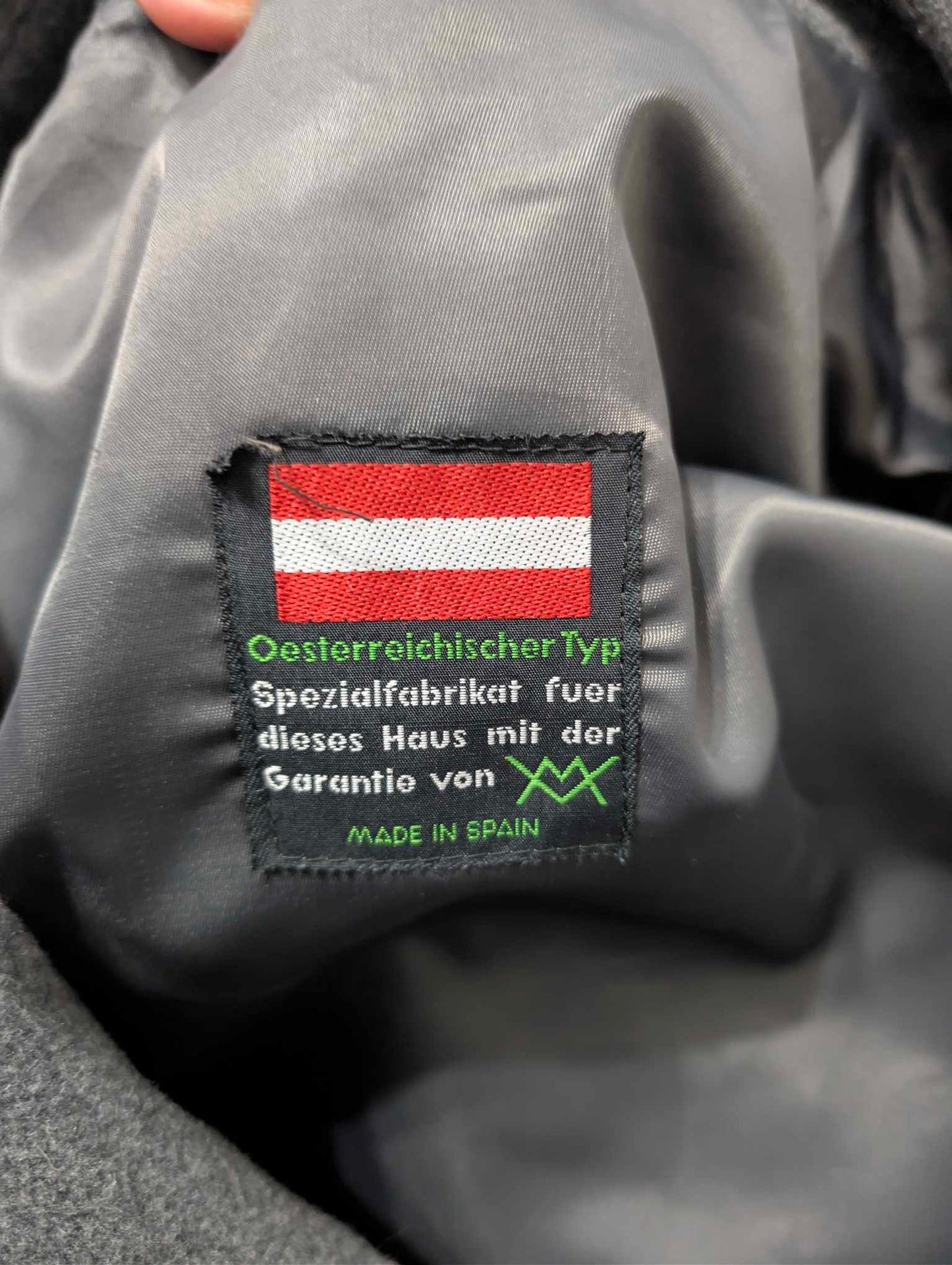 Original grauer Wollmantel aus Lauden