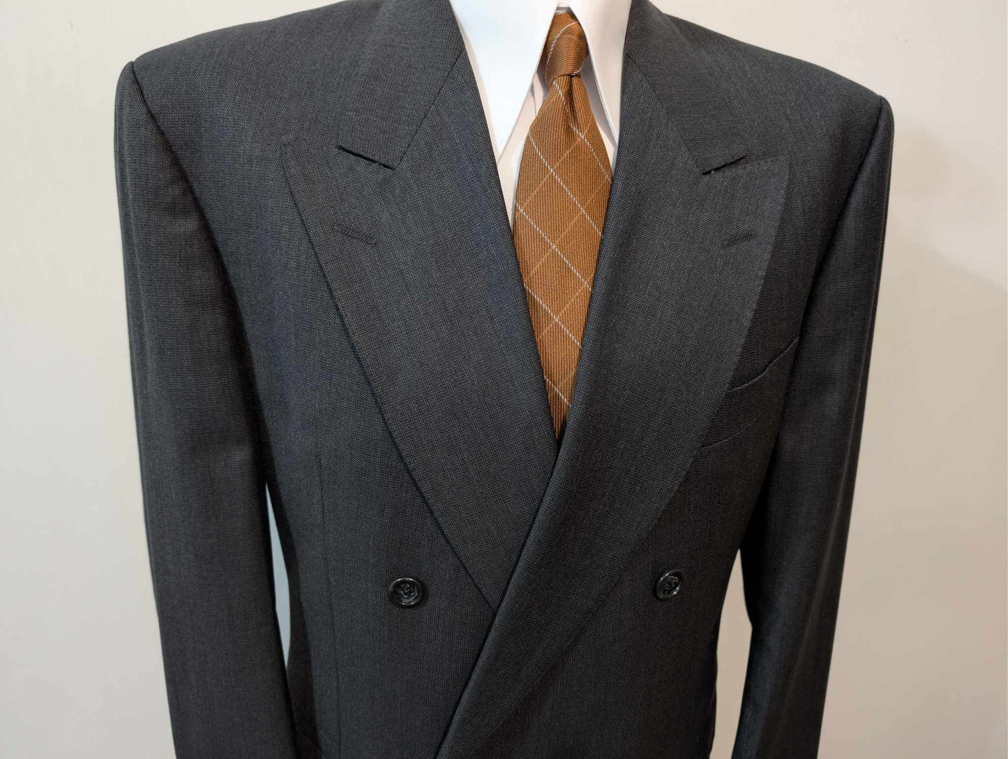 Magnifique costume croisé gris en laine