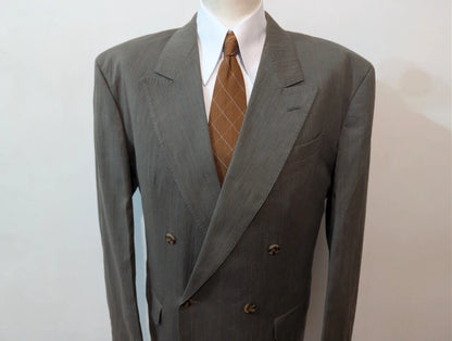 Élégant costume croisé en coton