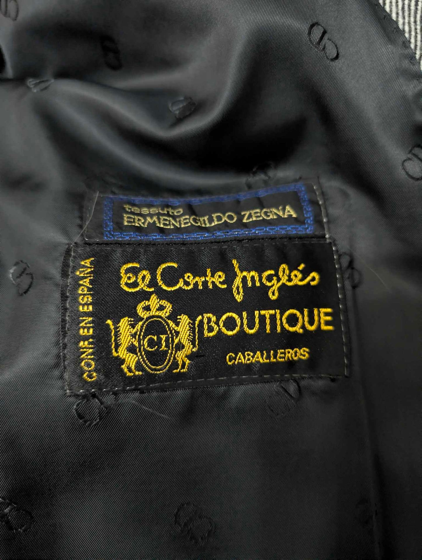 Schöner grauer Zweireihermantel aus Wolle