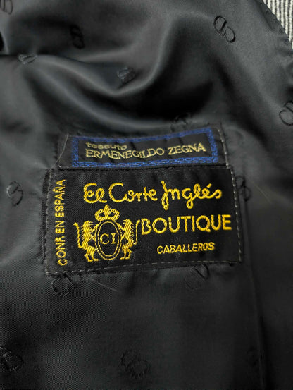 Schöner grauer Zweireihermantel aus Wolle