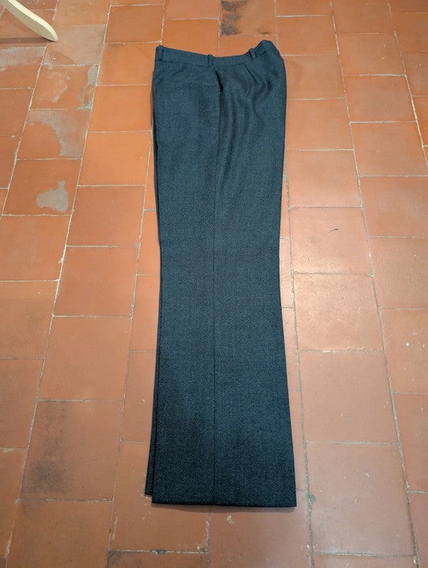 Élégant costume gris en laine