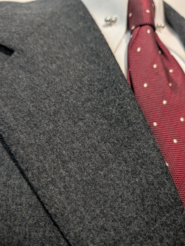 Fantastique costume gris en flanelle lourde