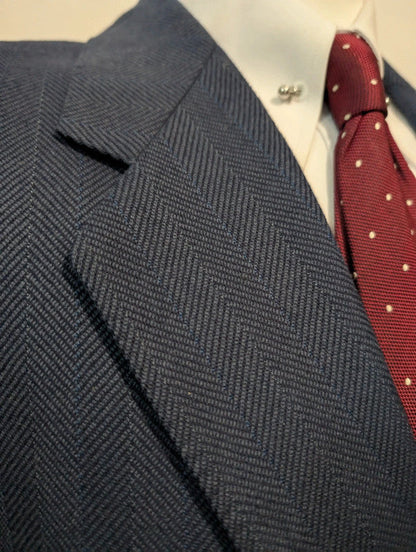 Merveilleux costume bleu marine a chevron