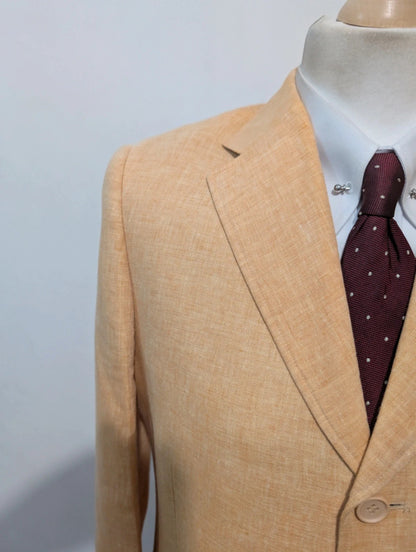 Mignon costume orange en lin