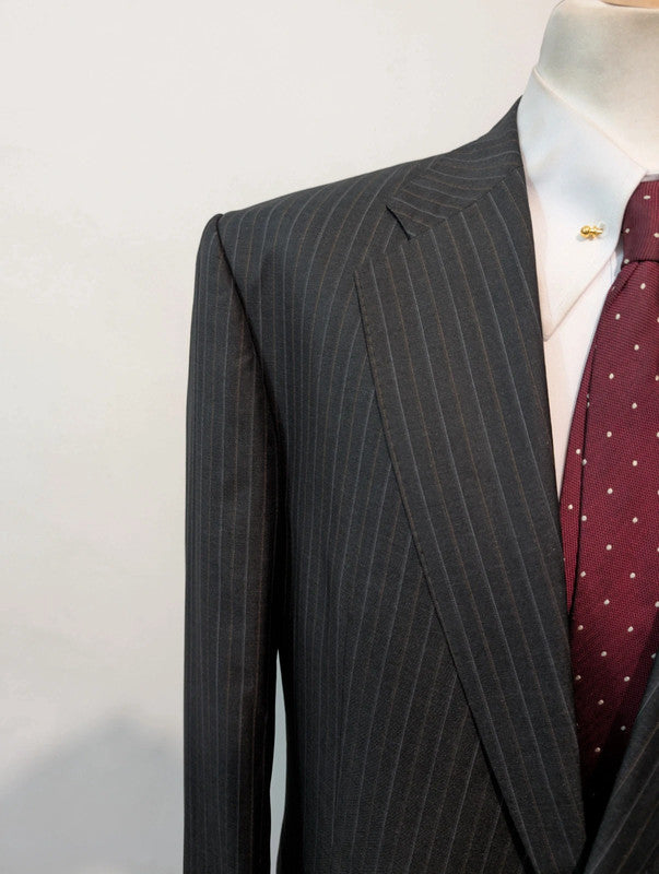 Sublime costume pinstripe en laine et soie