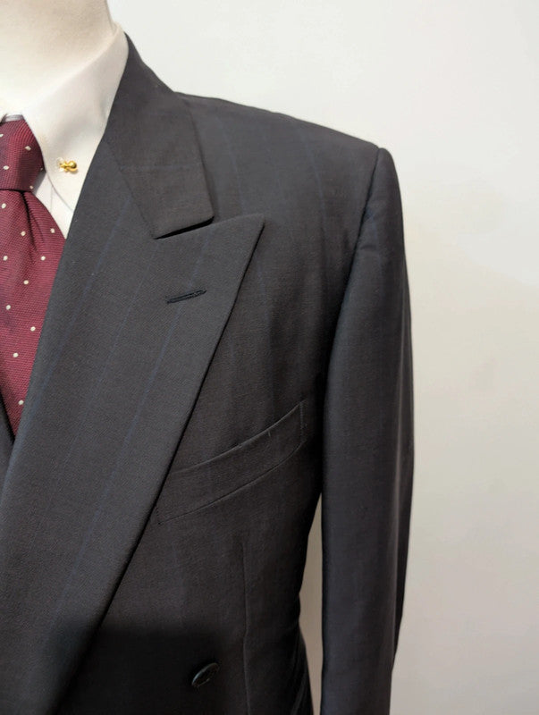 Élégant costume costume croisé pinstripe en laine froide