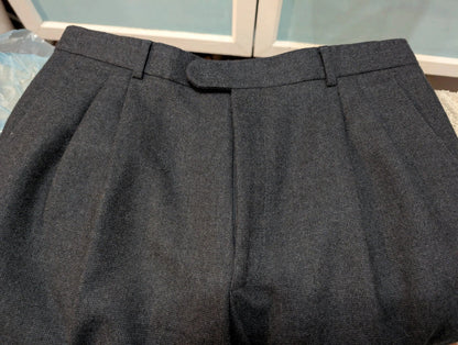 Éclatant costume gris en flanelle