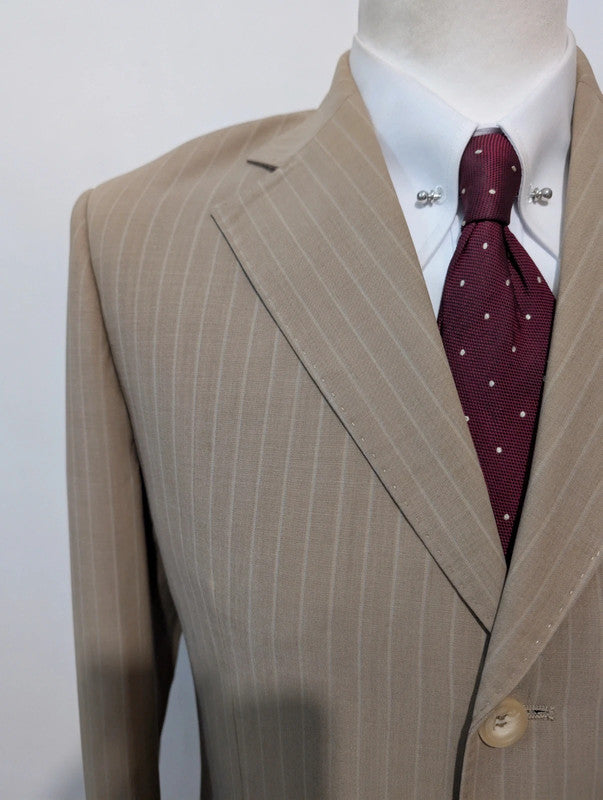 Incroyable costume pinstripe beige en laine légère
