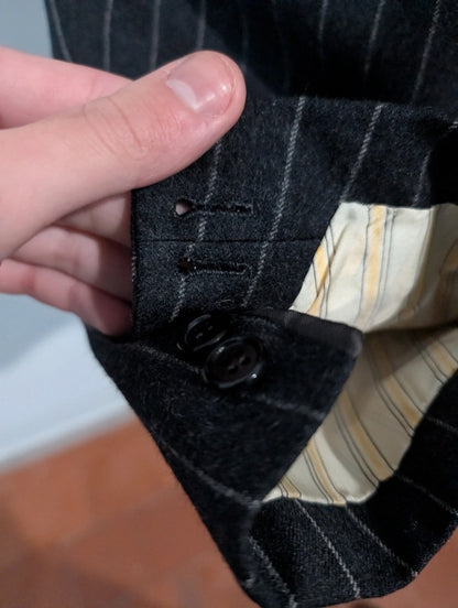 Eleganter maßgeschneiderter Flanellanzug mit Kreidestreifen
