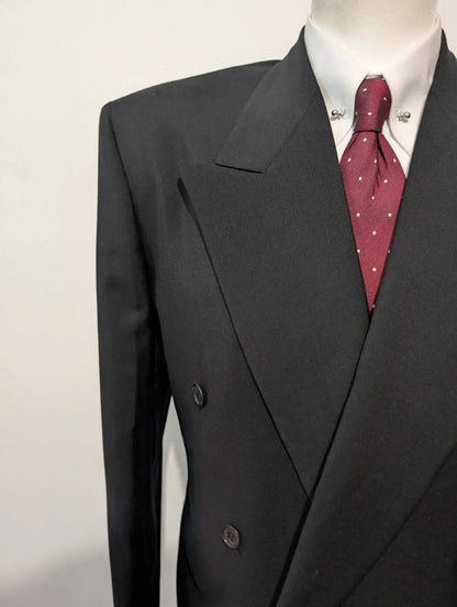Redoutable costume croisé en laine froide