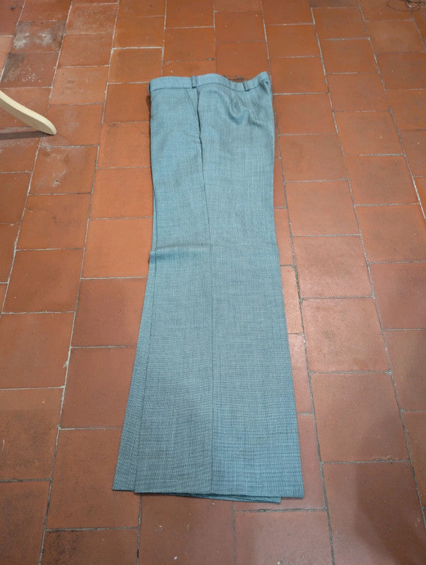 Gentil costume gris chiné en laine