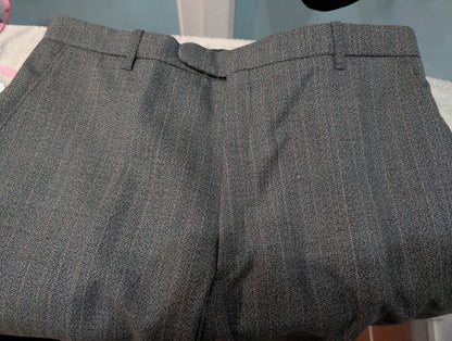 Merveilleux costume gris a rayure