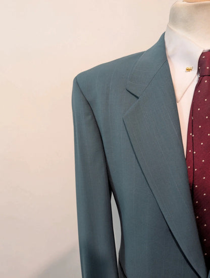 Lumineux costume bleu a rayure en laine