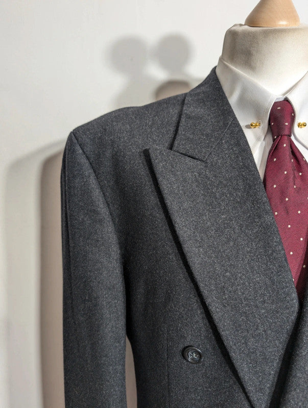 Sympathique costume croisé en flanelle lourde