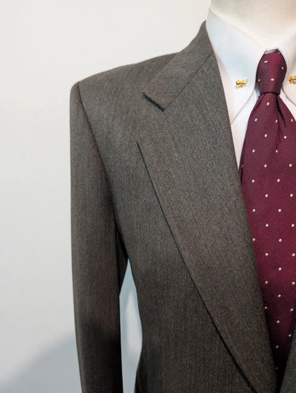 Mystérieux costume marron en flanelle de laine