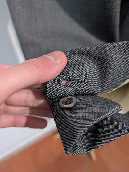 Sympathique costume gris bespoke