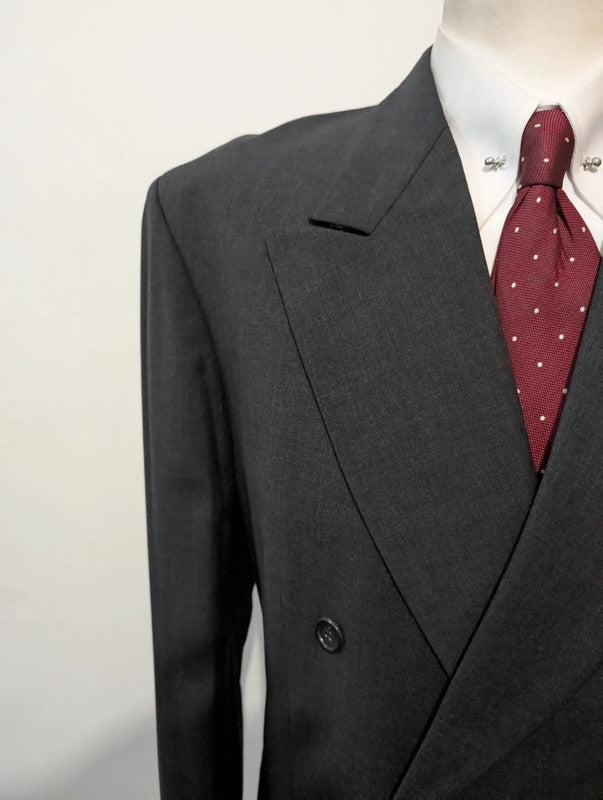 Exceptionnel costume croisé gris en laine froide