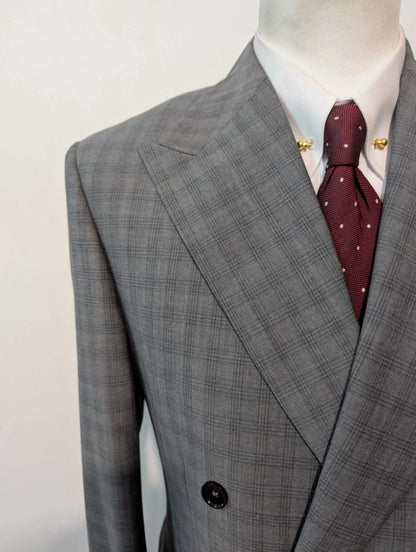 Exceptionnel costume croisé gris en laine légère
