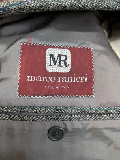 Élégant costume gris a rayure en tweed