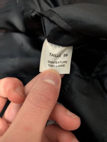 Élégant costume croisé bleu marine en laine