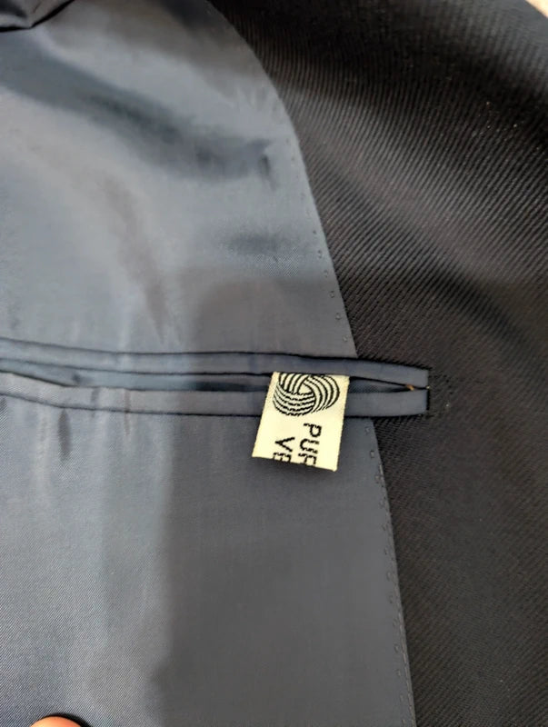 Klassische marineblaue Wolljacke
