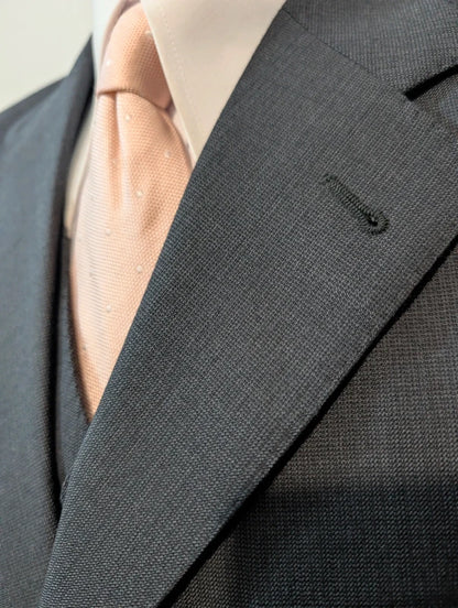 Eleganter grauer dreiteiliger Anzug aus Wolle