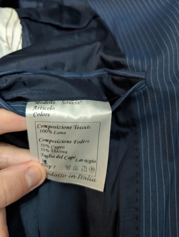 Extraordinaire costume en laine à fines rayures