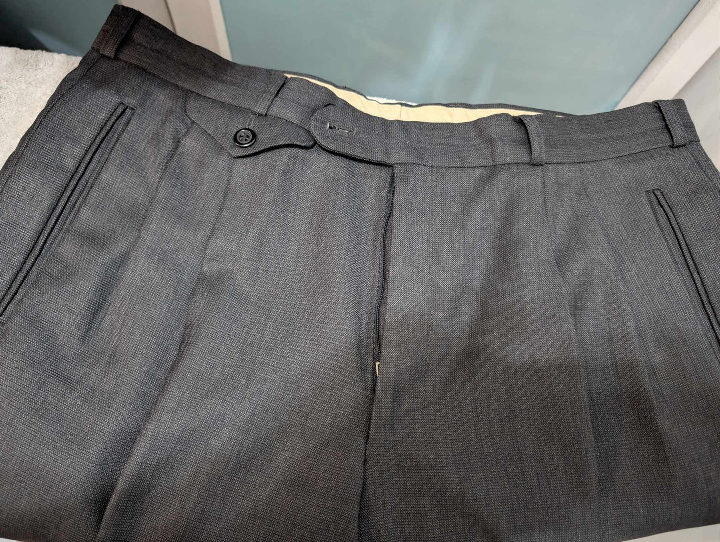 Magnifique costume croisé gris en laine