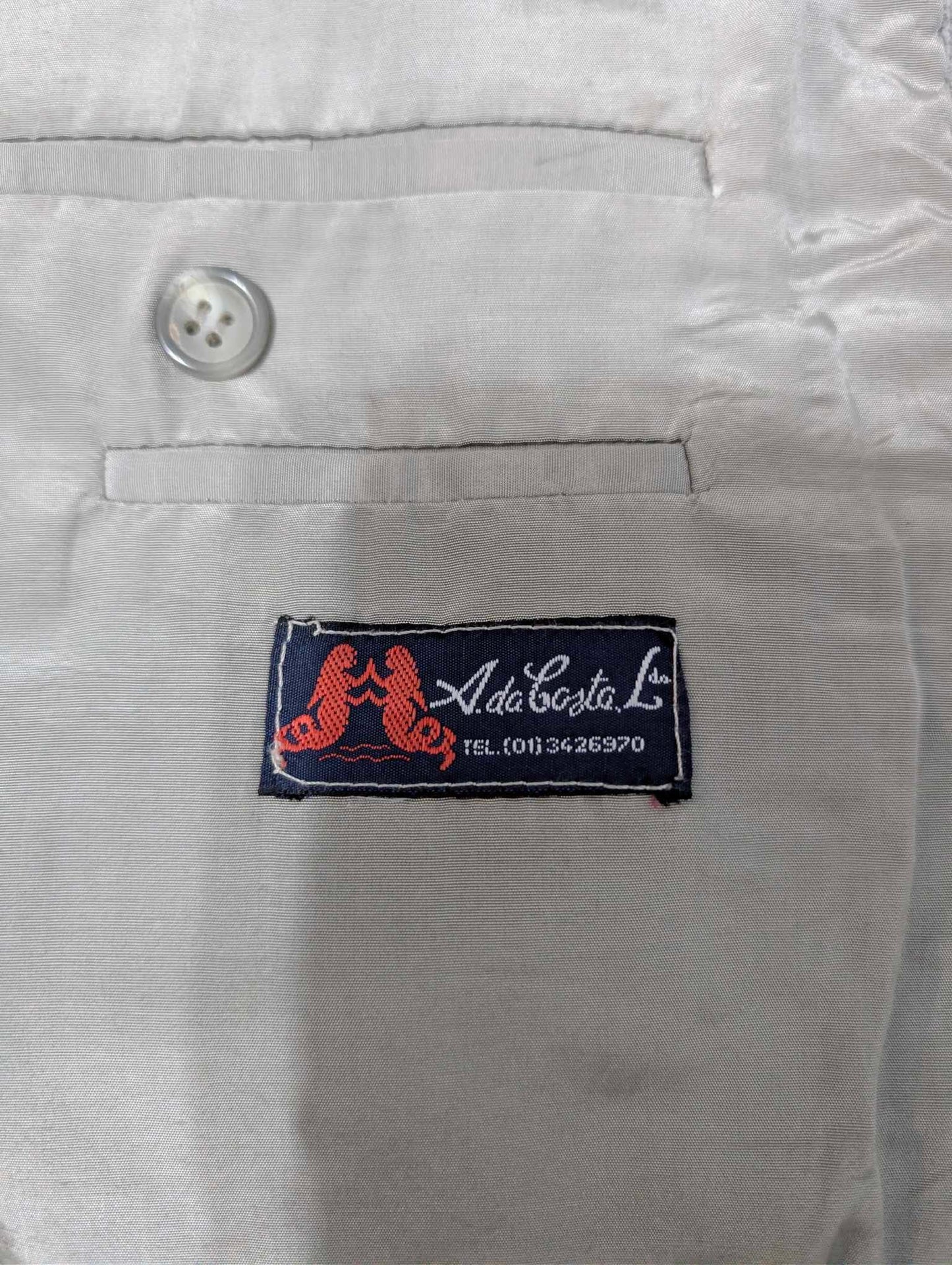 Hellgrauer, dreiteiliger Anzug aus schwerem Flanell