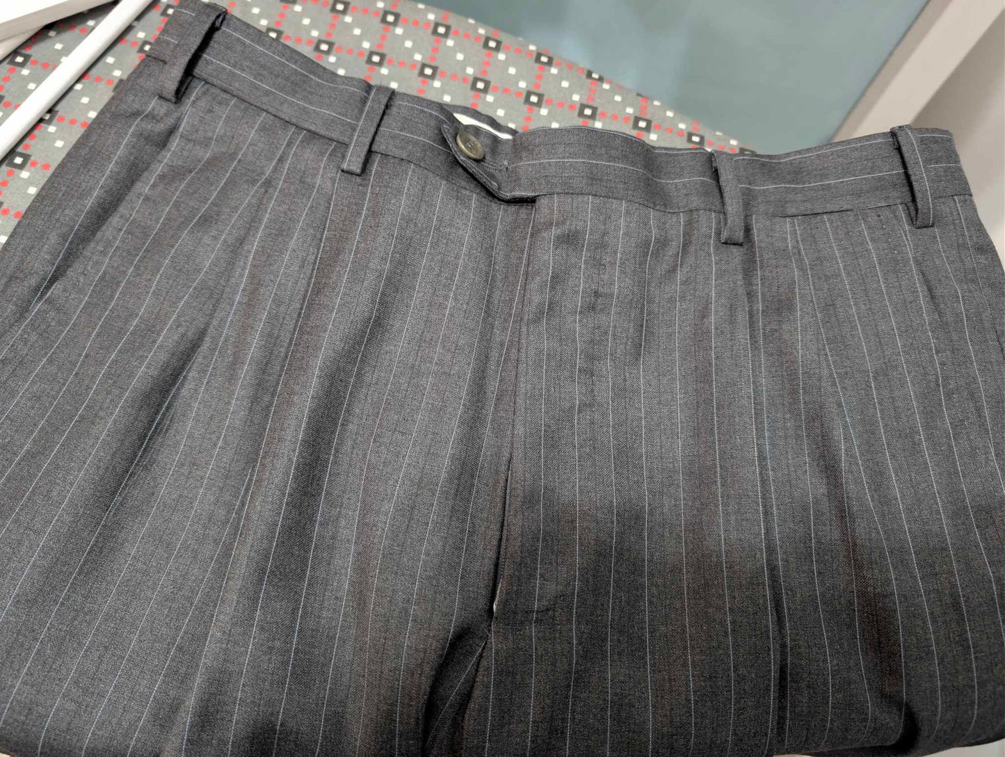 Legendärer zweireihiger Nadelstreifenanzug aus Wolle