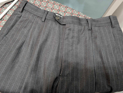 Legendärer zweireihiger Nadelstreifenanzug aus Wolle