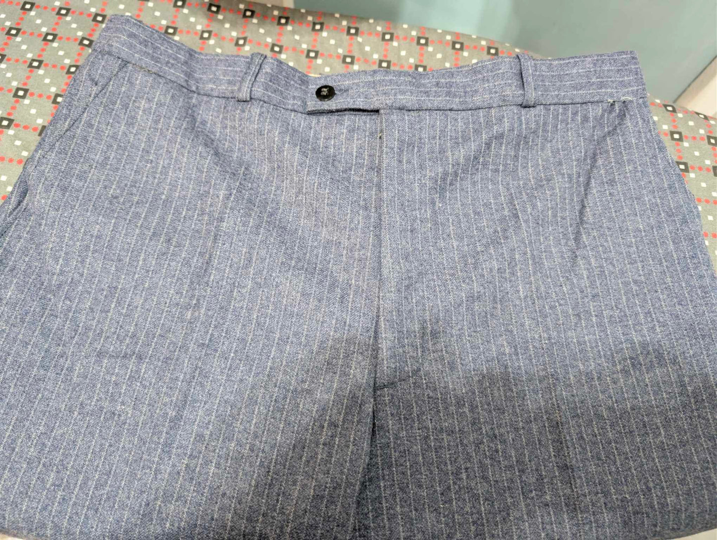 Wunderschöner dreiteiliger Flanellanzug mit Nadelstreifen