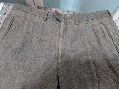 Toller graubrauner Wollanzug