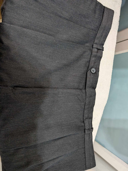 Élégant costume croisé gris en laine