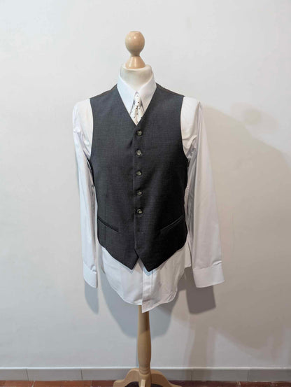 Eleganter dreiteiliger grauer Wollanzug