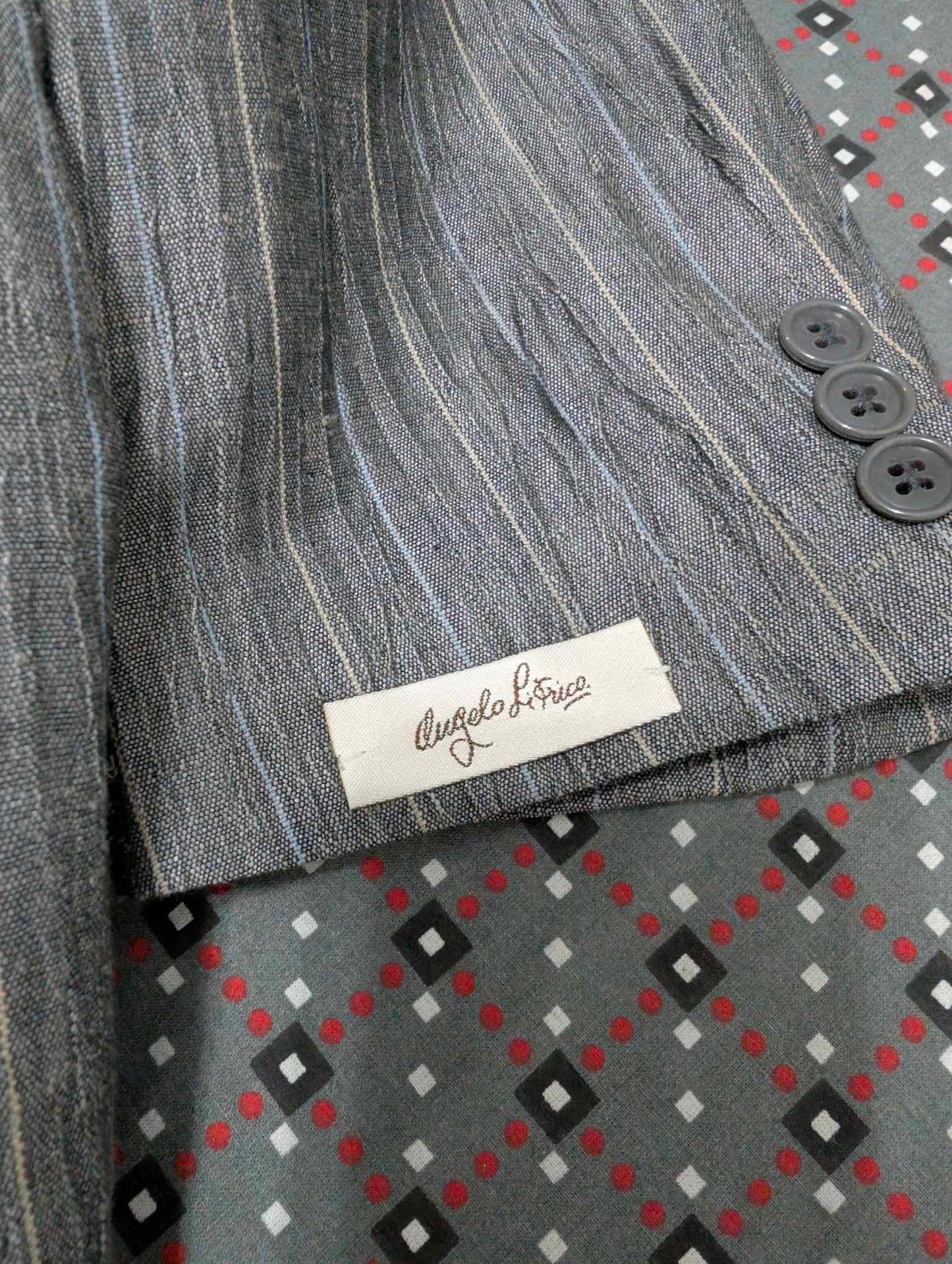 Außergewöhnlicher, zweireihiger Nadelstreifenanzug aus Leinen