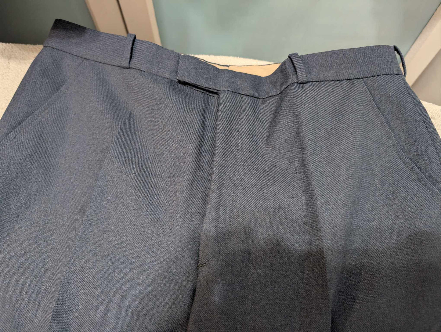 Magnifique costume bleu marine en laine