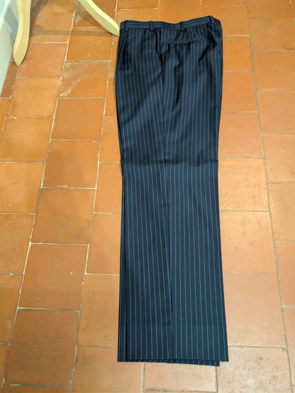 Legendärer zweireihiger Nadelstreifenanzug aus Wolle