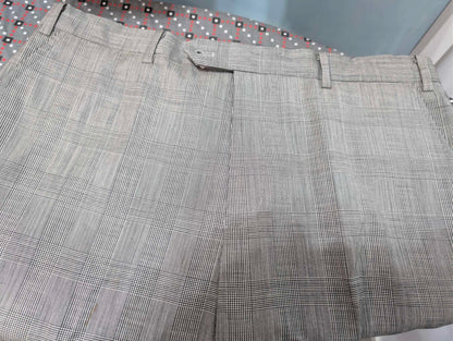 Classique costume de couleur gris en laine
