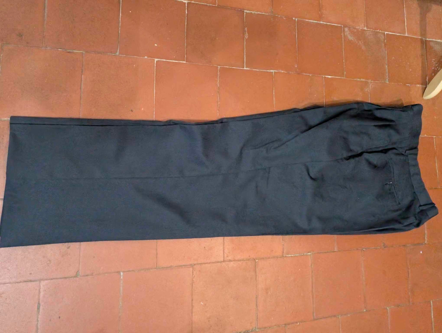 Ravissant costume croisé bleu marine en laine froide