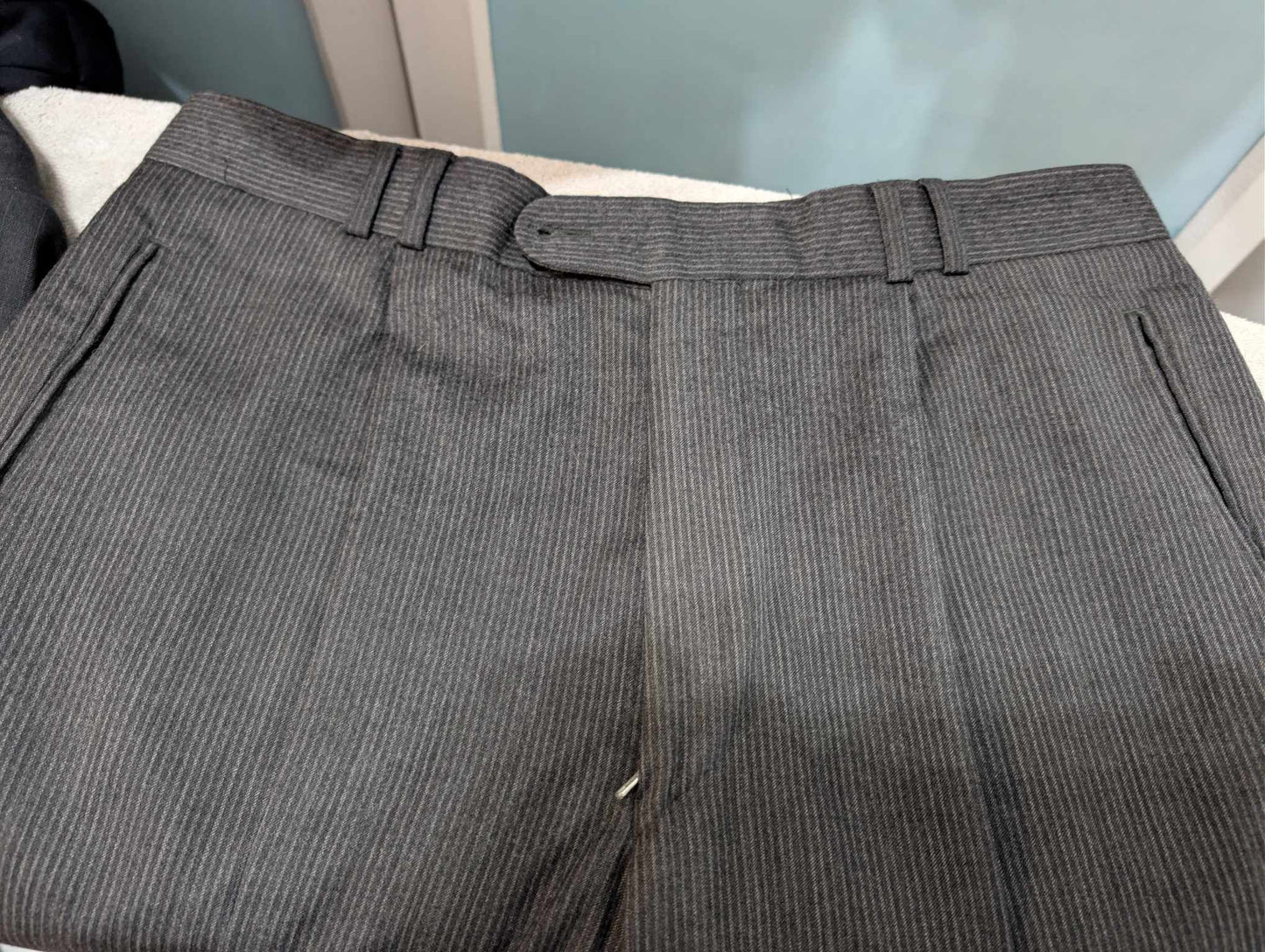 Légendaire costume croisé pinstripe en laine