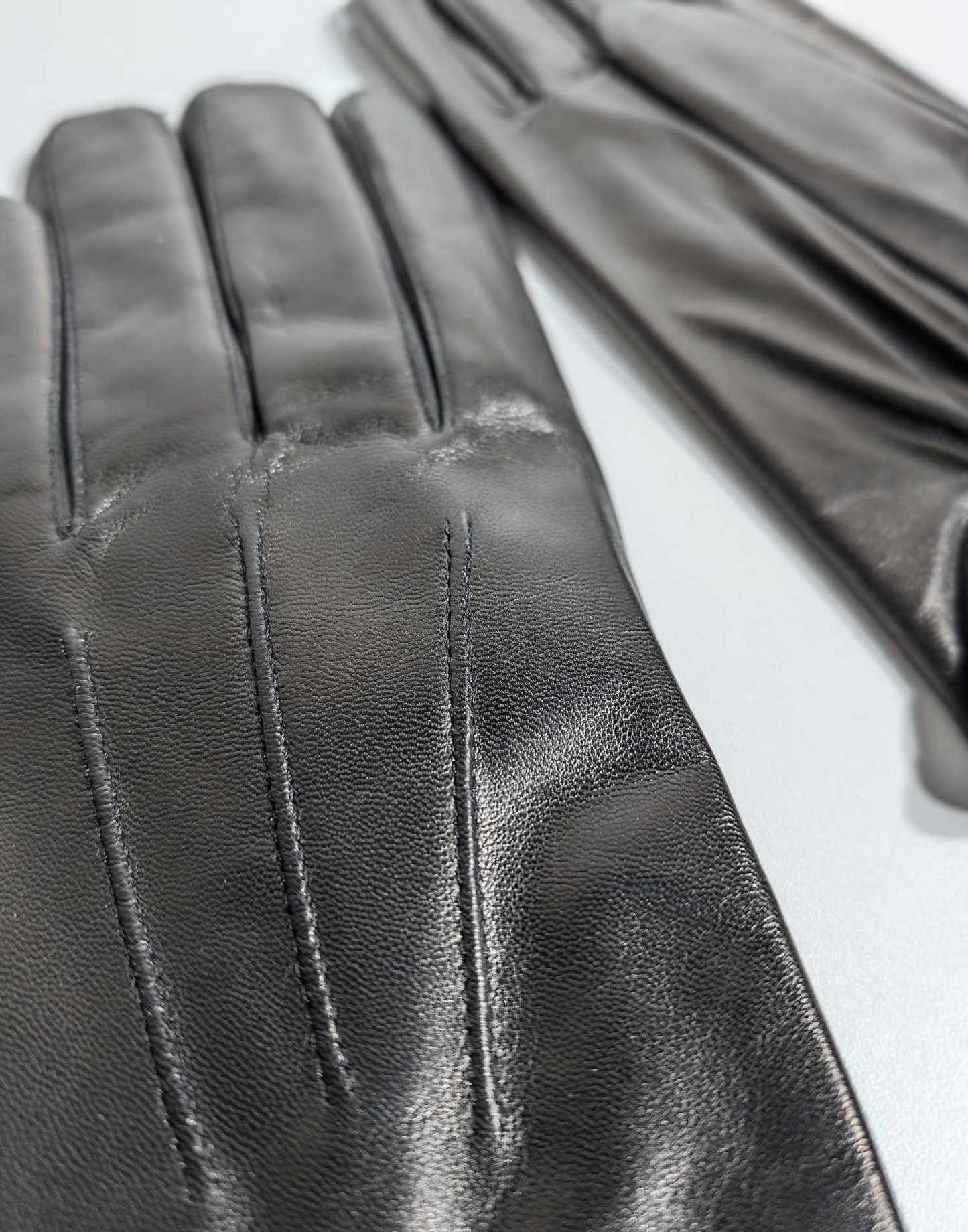 Schwarzer Lederhandschuh