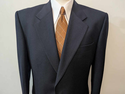 Sublime costume de couleur bleu marine en flanelle lourdes