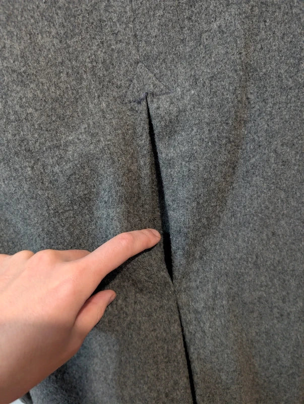 Hübscher grauer Lodenmantel für Damen