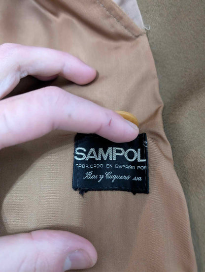 Heller, kamelfarbener, zweireihiger Wollmantel