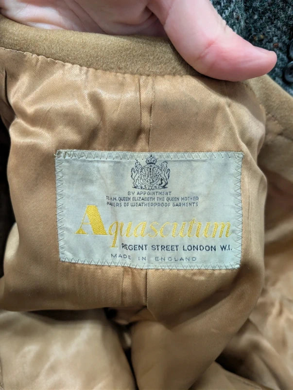 Zweireihiger Mantel aus heller Kamelwolle