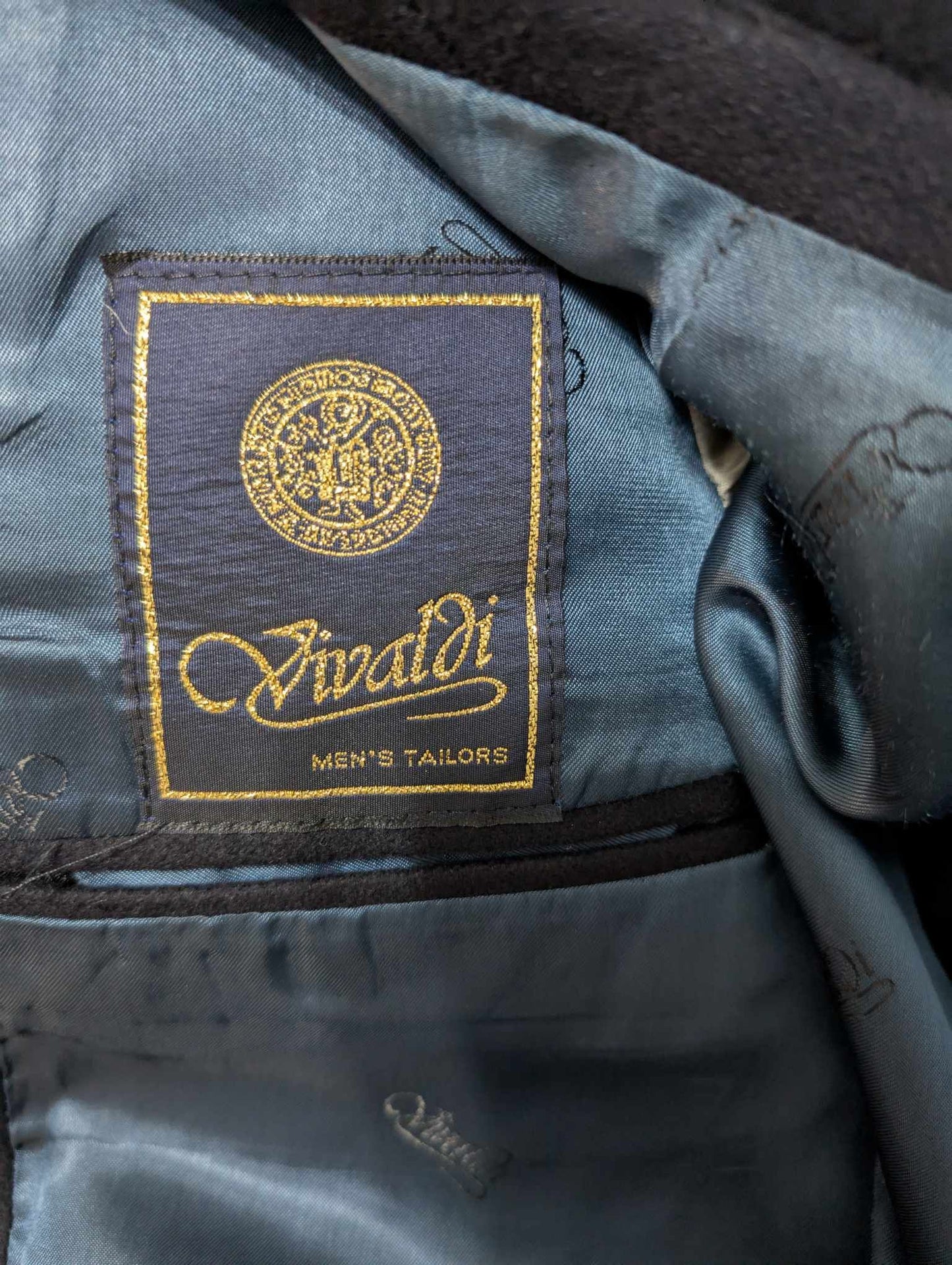 Élégante veste de couleur bleu marine en flanelle de laine et cache