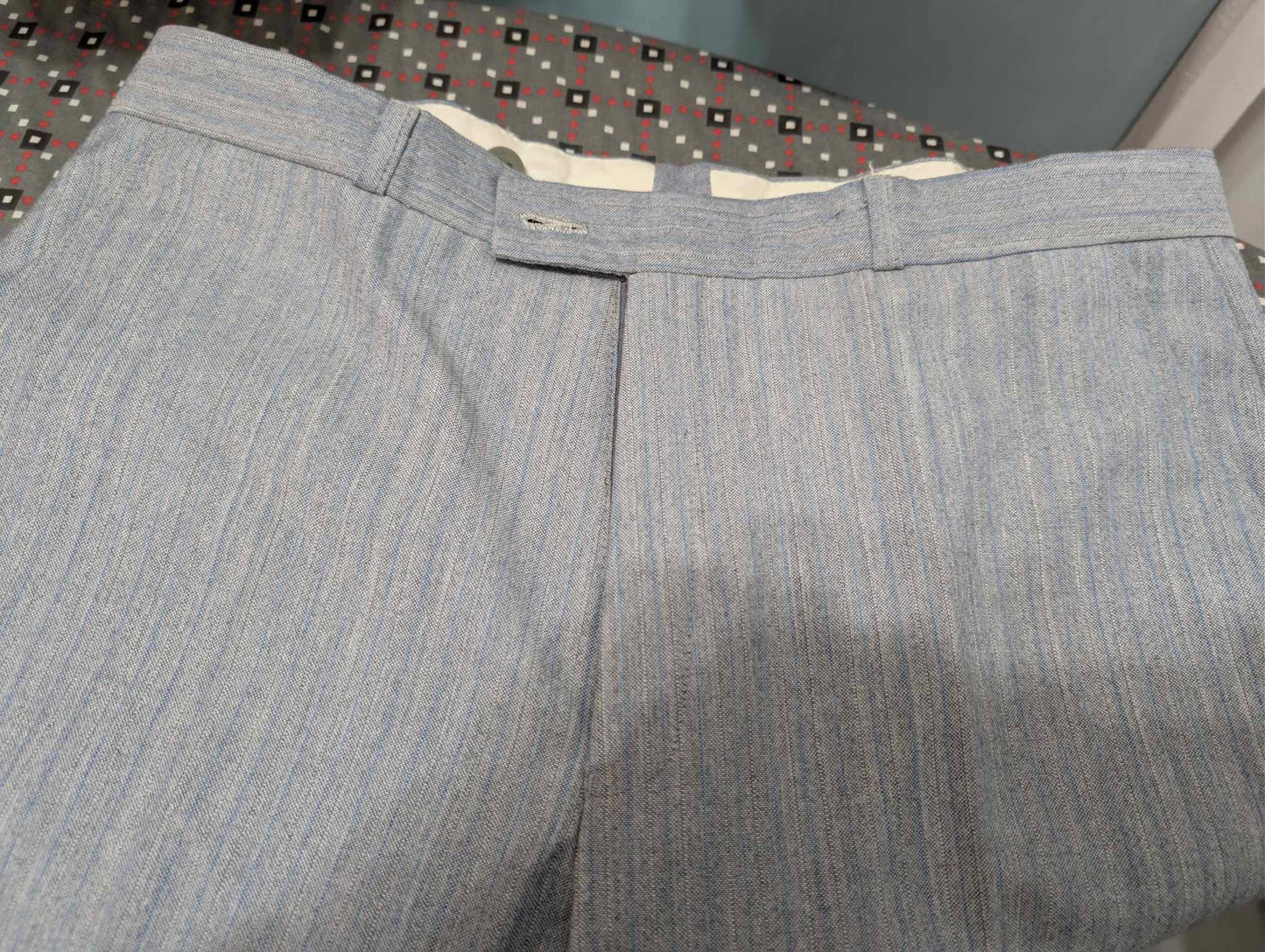 Wunderschöner Nadelstreifenanzug aus Wolle