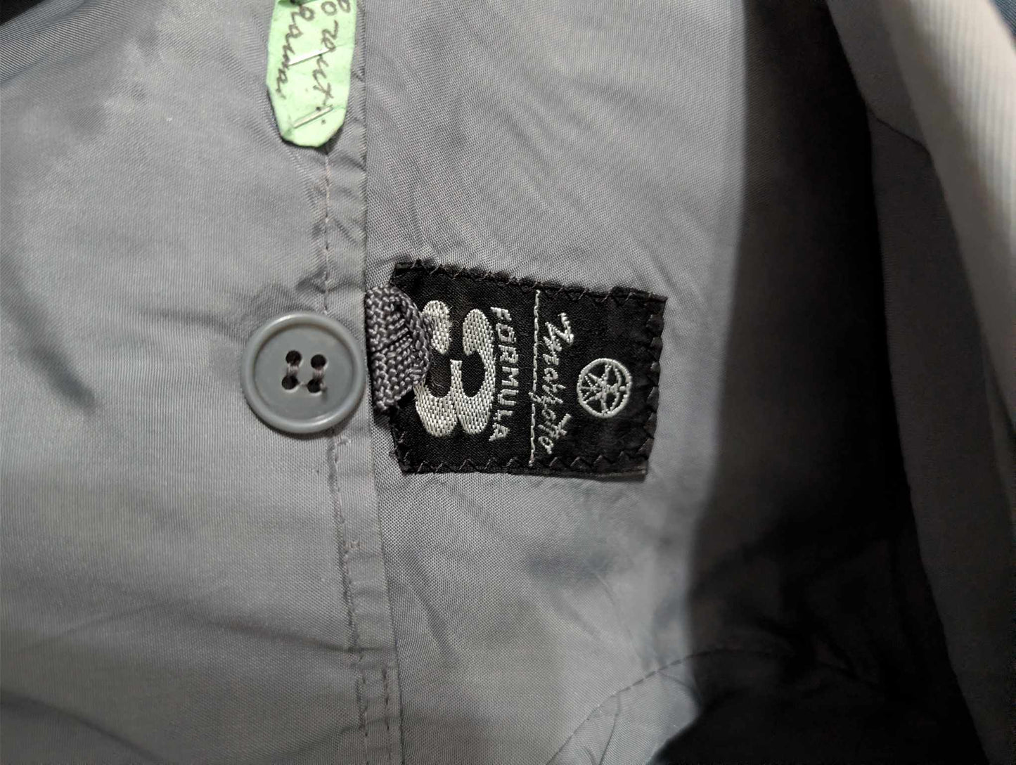 Gentil costume gris clair en laine